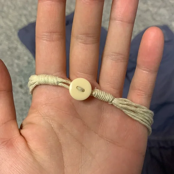 Beautiful Shell Necklace - Picture 5 of 7